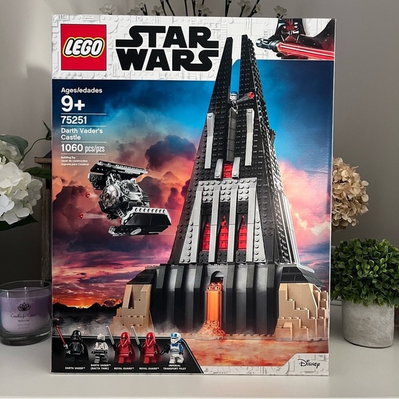 LEGO Star Wars Darth Vader's Castle 75251 Retired - Picture 1 of 10